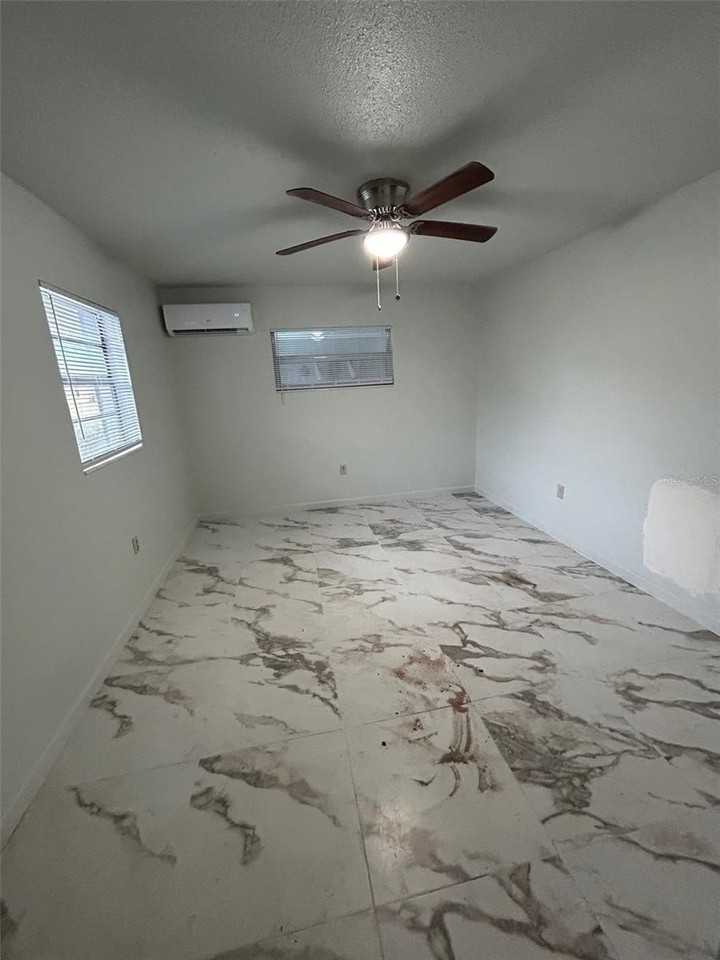 822 N New Hampshire Ave - Photo 6 of 11