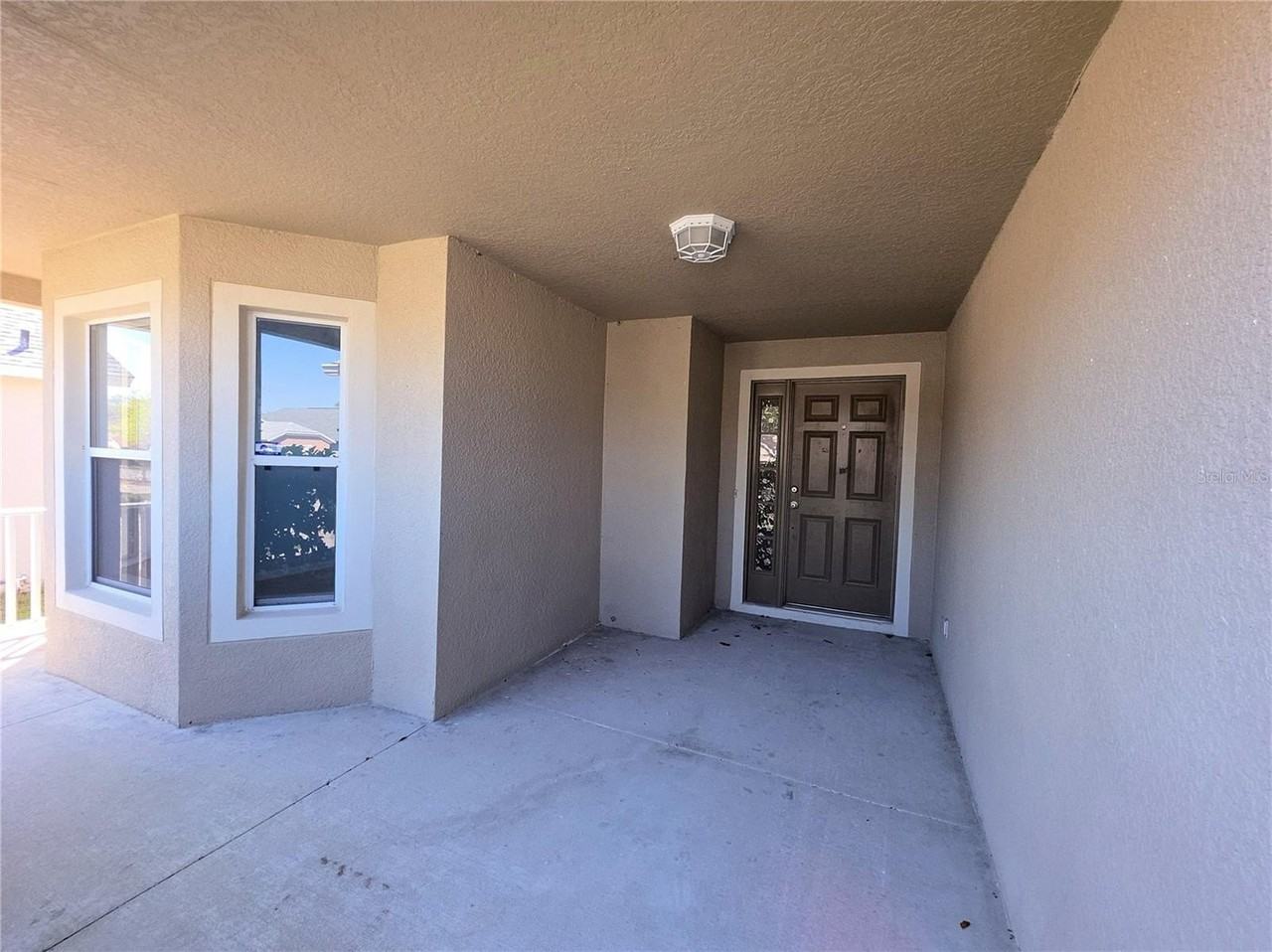 2076 Newtown Rd - Photo 5 of 22