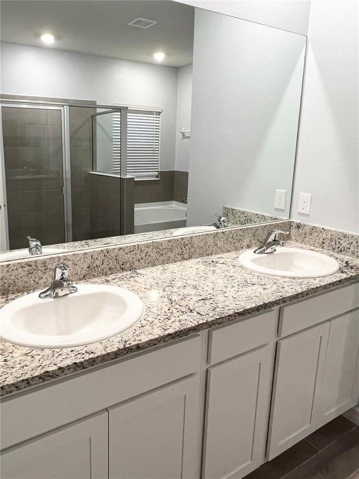 1612 Nw 136th Blvd - Photo 7 of 14