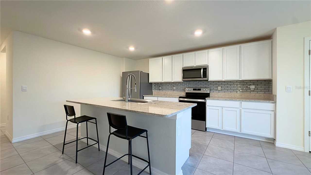 1206 Tahitian Sunrise Dr - Photo 2 of 26