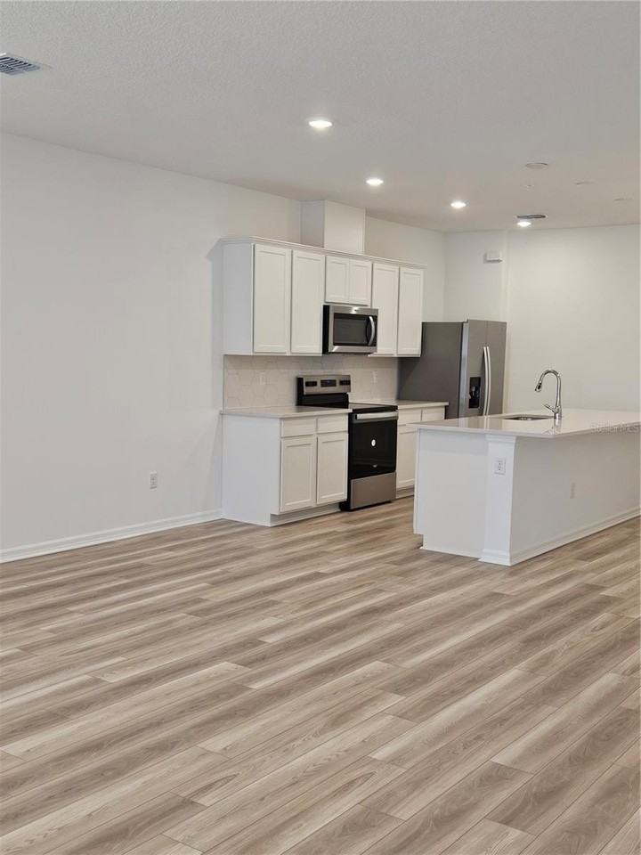 11483 HARBOVIEW ST - Photo 2 of 27