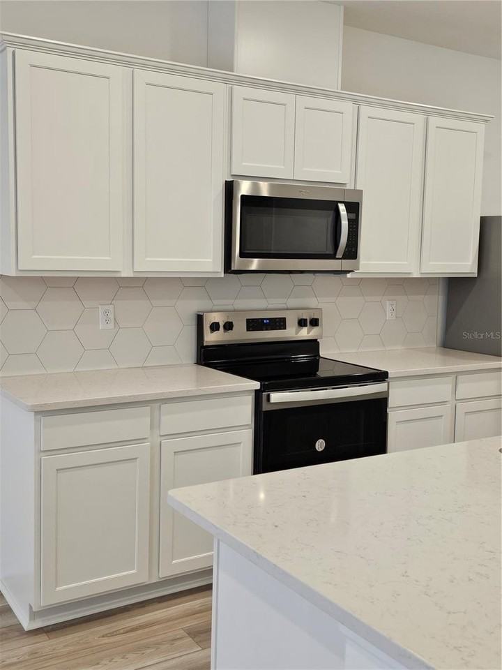 11483 HARBOVIEW ST - Photo 3 of 27