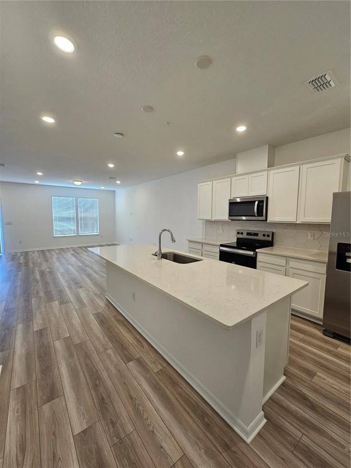 11483 HARBOVIEW ST - Photo 5 of 27