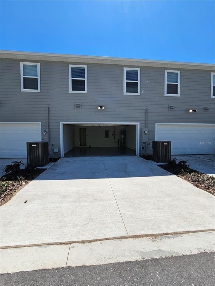 11483 HARBOVIEW ST - Photo 7 of 27