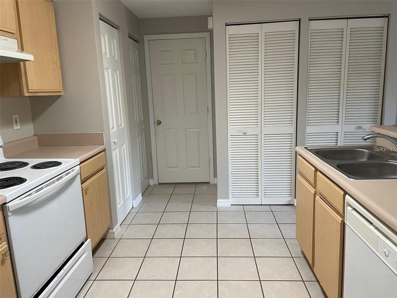 10831 Windsor Walk Dr #1302 - Photo 3 of 11