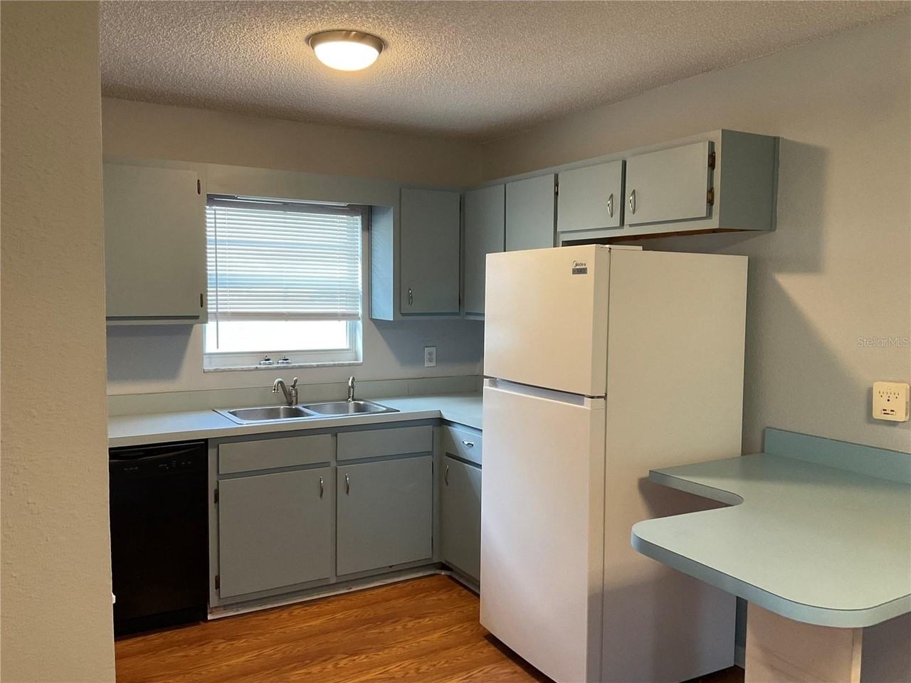 1002 Se 145th St - Photo 2 of 9