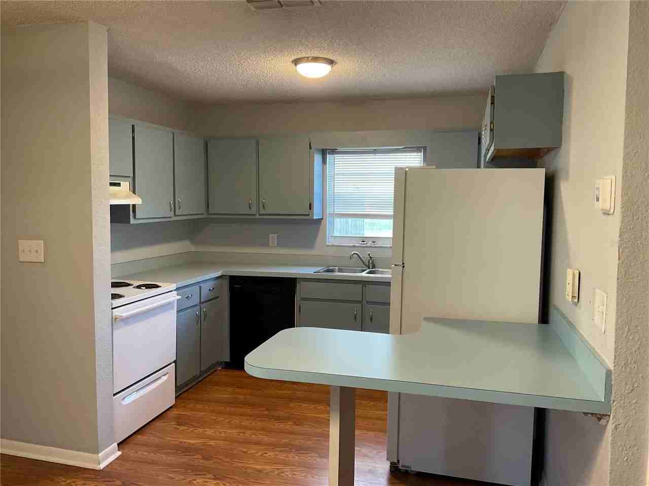 1002 Se 145th St - Photo 3 of 9