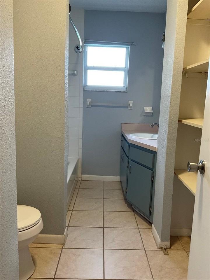 1002 Se 145th St - Photo 6 of 9