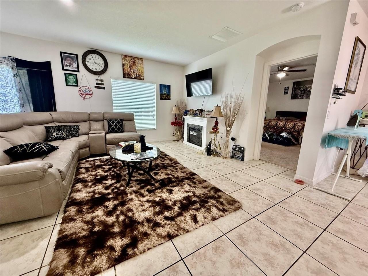 4029 Marina Isle Dr - Photo 5 of 9