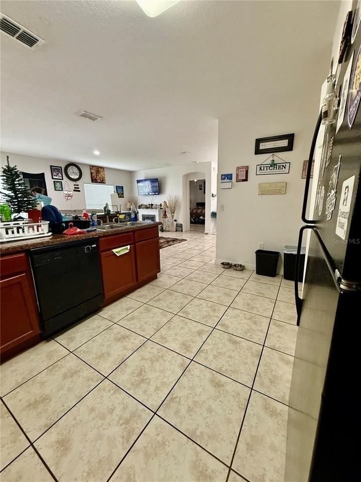 4029 Marina Isle Dr - Photo 6 of 9