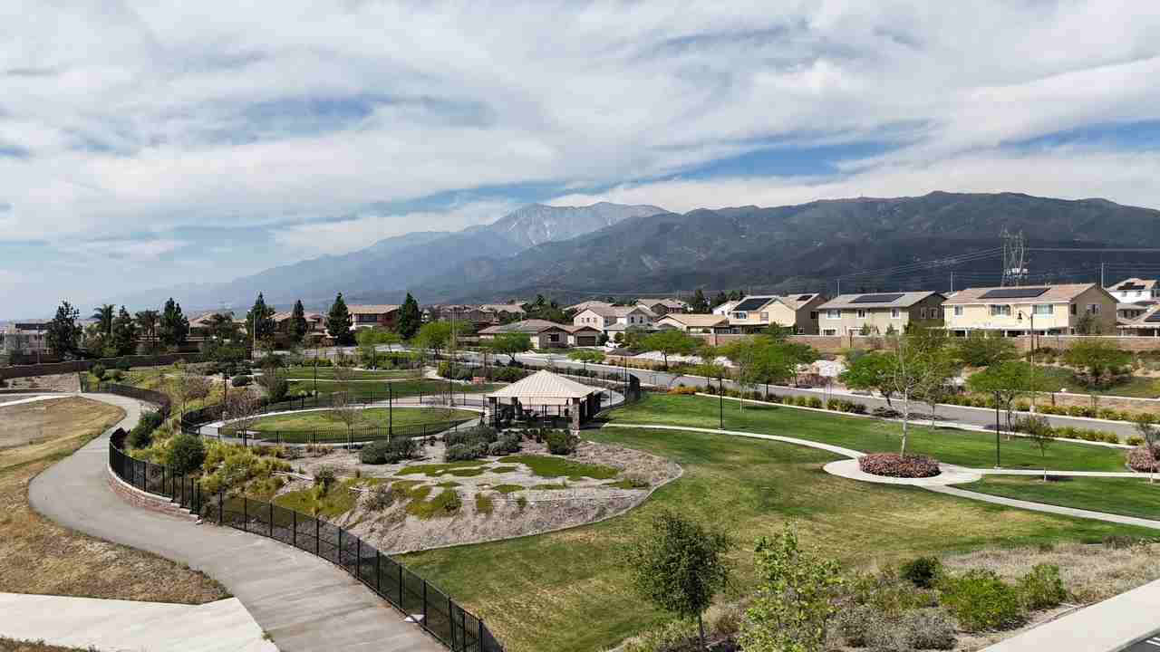 16541 Wyndham Ln #2 - Photo 3 of 18