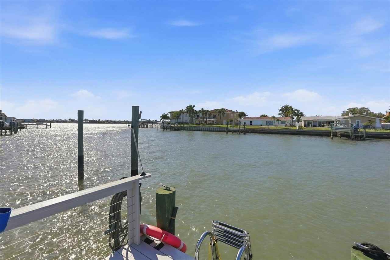 573 Boca Ciega Point Blvd N - Photo 2 of 31