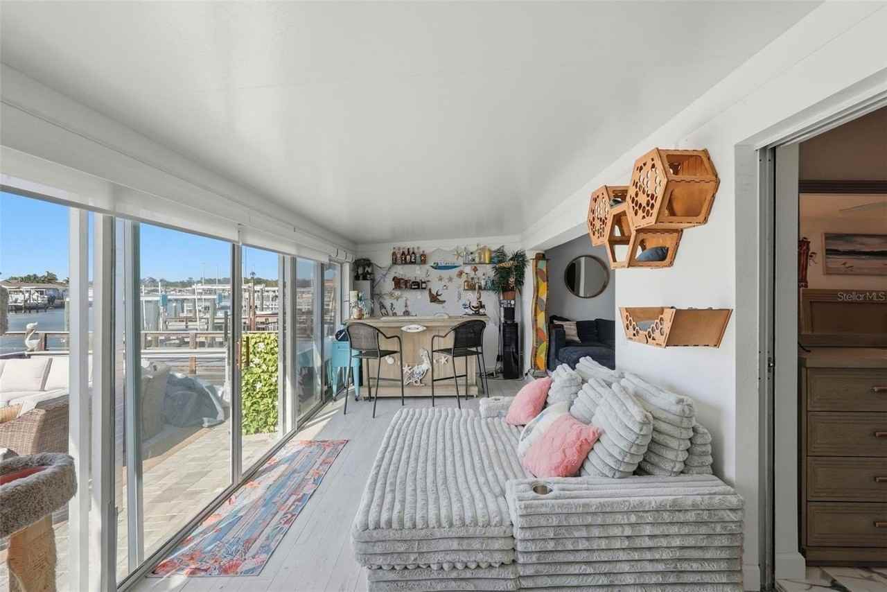 573 Boca Ciega Point Blvd N - Photo 7 of 31