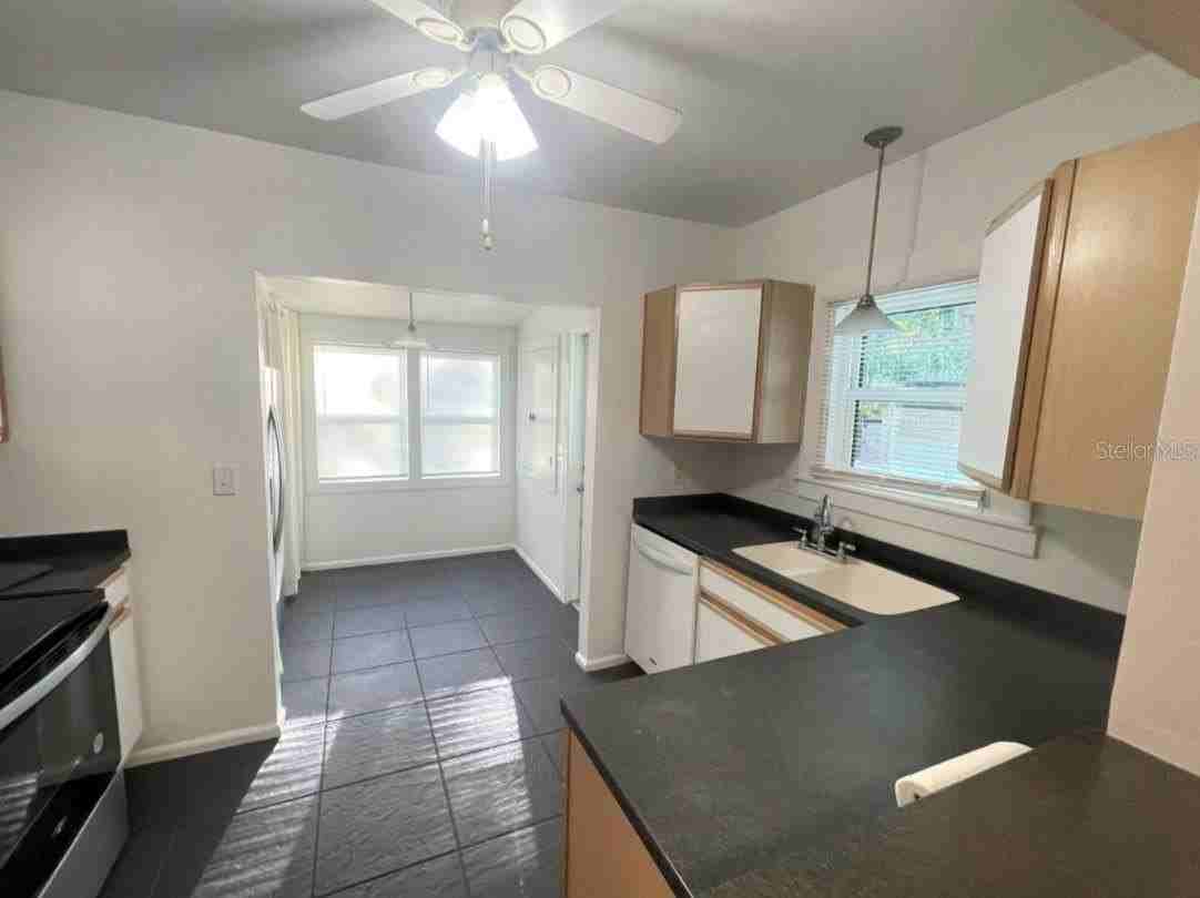 1231 Highland St N - Photo 7 of 29