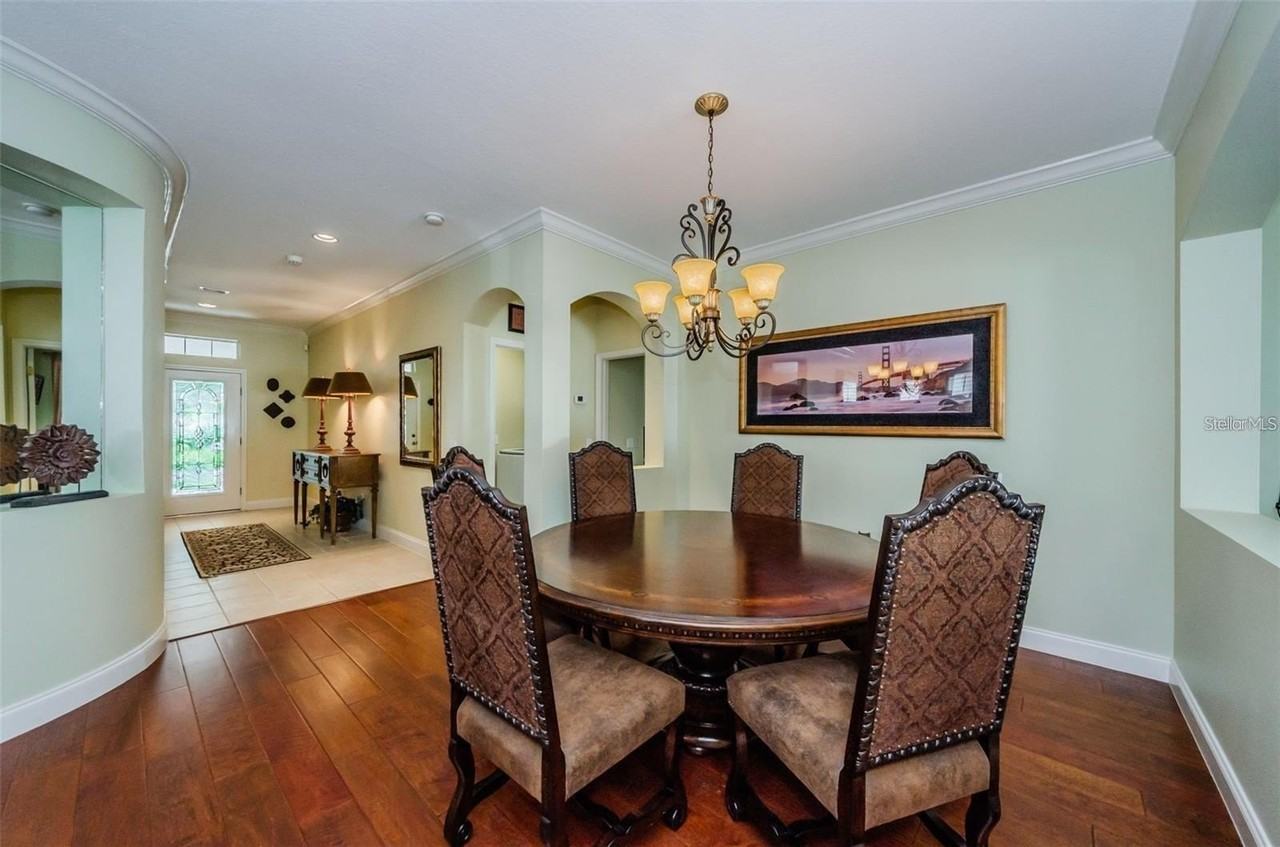 18235 Fall Creek Dr - Photo 3 of 20