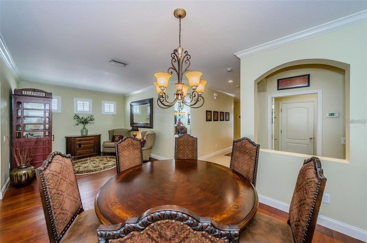 18235 Fall Creek Dr - Photo 4 of 20