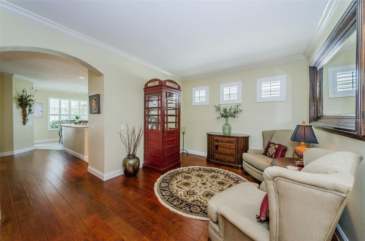 18235 Fall Creek Dr - Photo 6 of 20