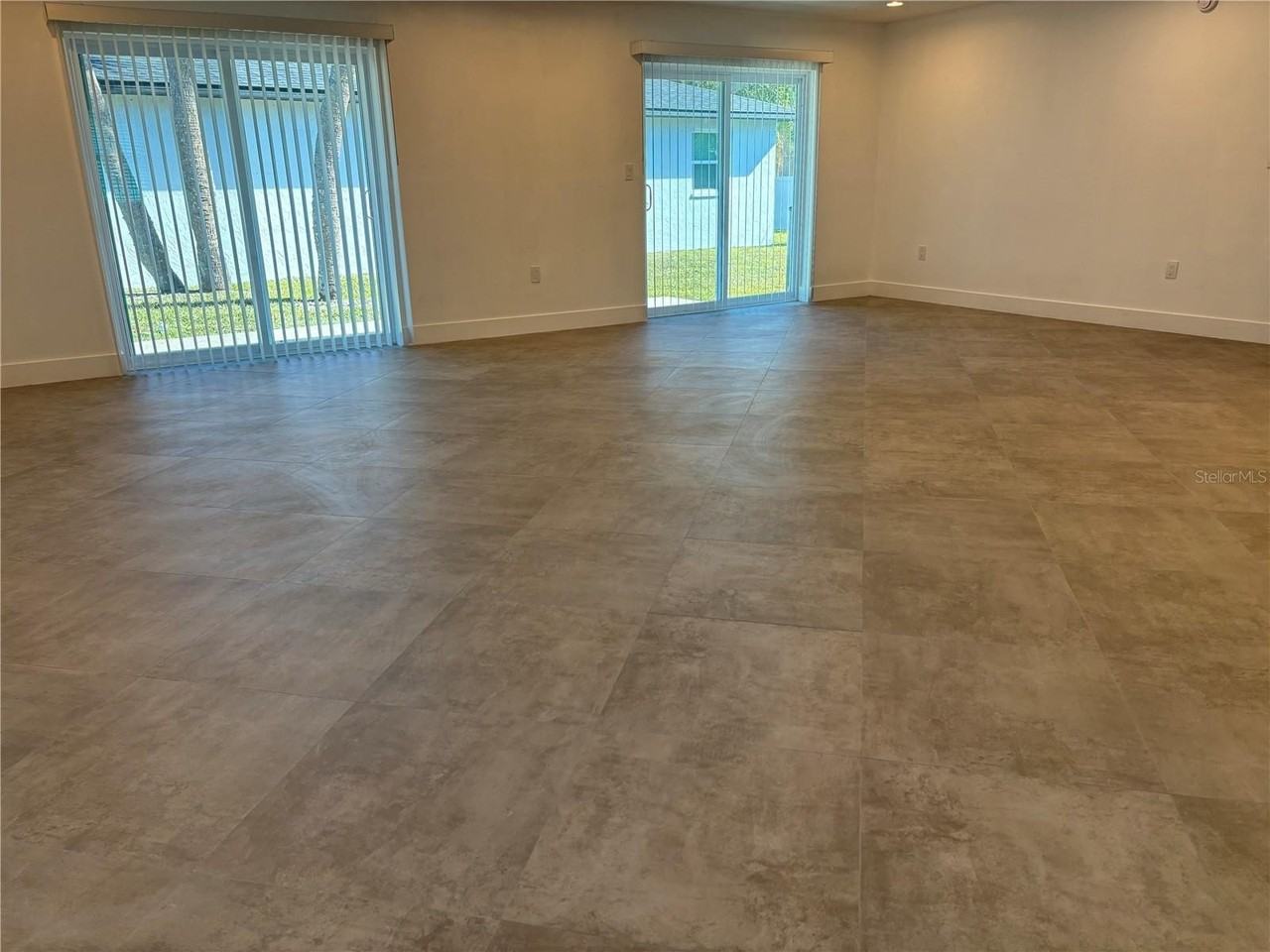 5815 Erin Ln S #A - Photo 3 of 34