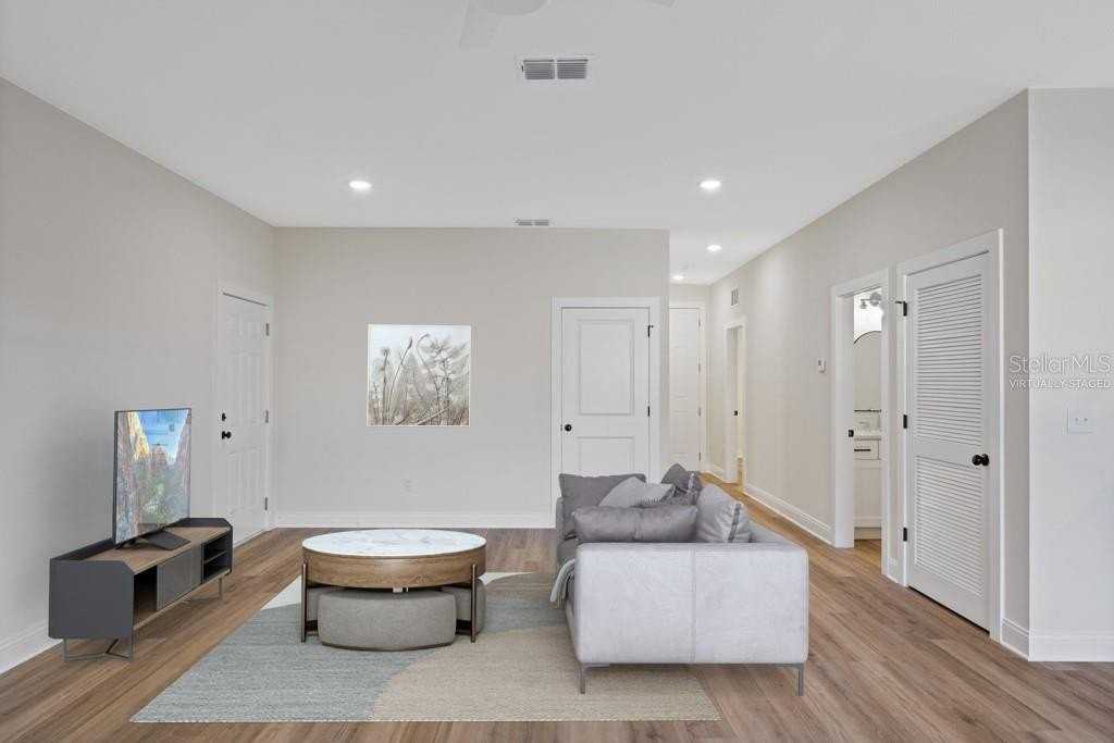 4206 N Manhattan Ave #3 - Photo 3 of 20