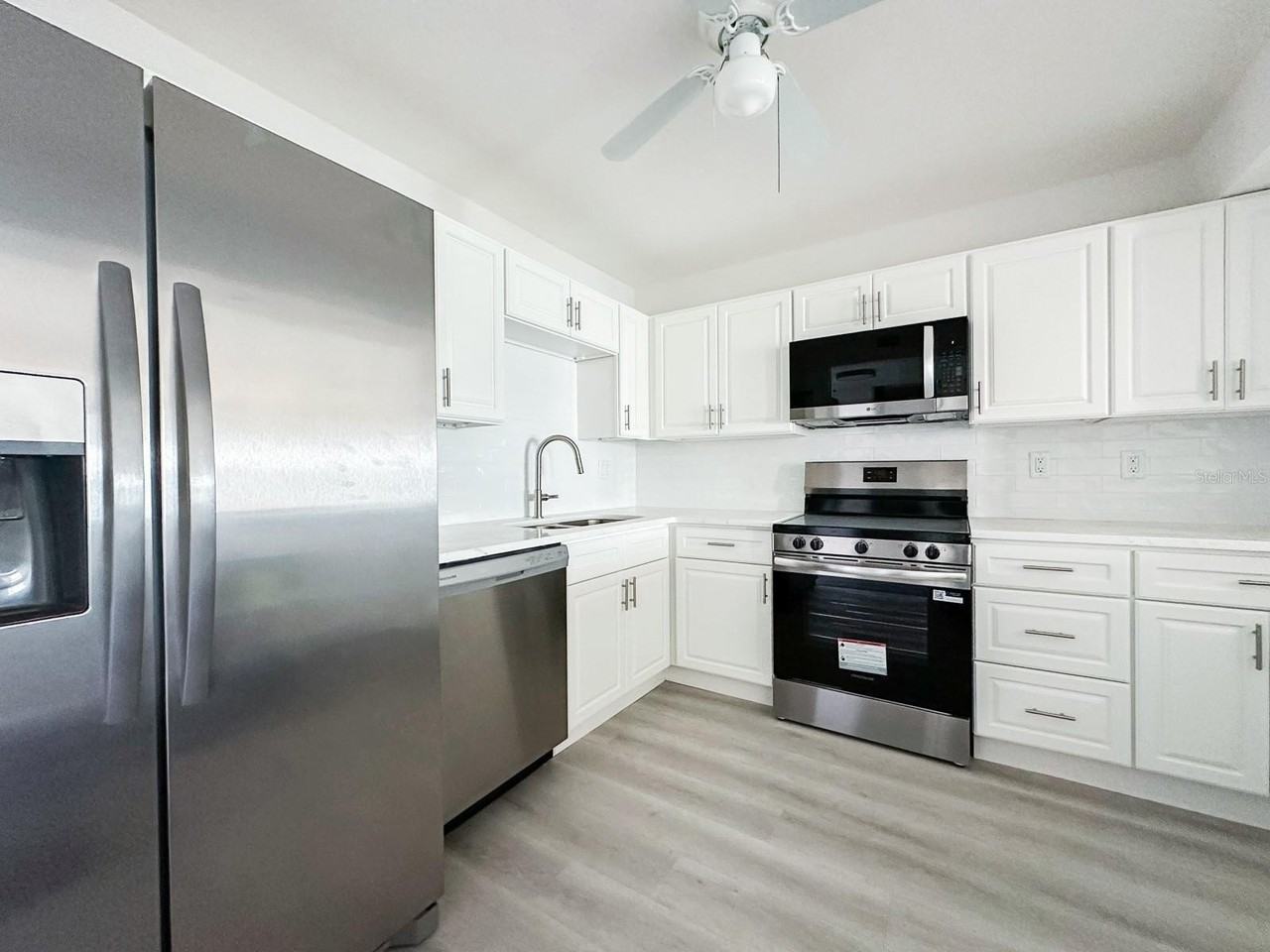 7910 Sun Island Dr S #105 - Photo 4 of 21