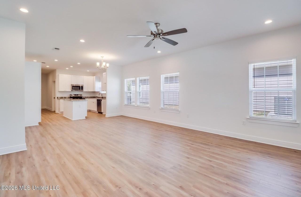 13451 Mary Ave - Photo 3 of 23