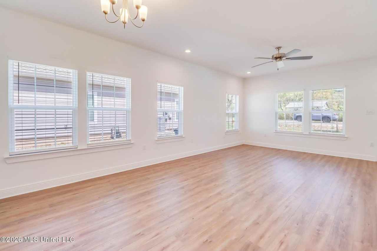 13451 Mary Ave - Photo 5 of 23