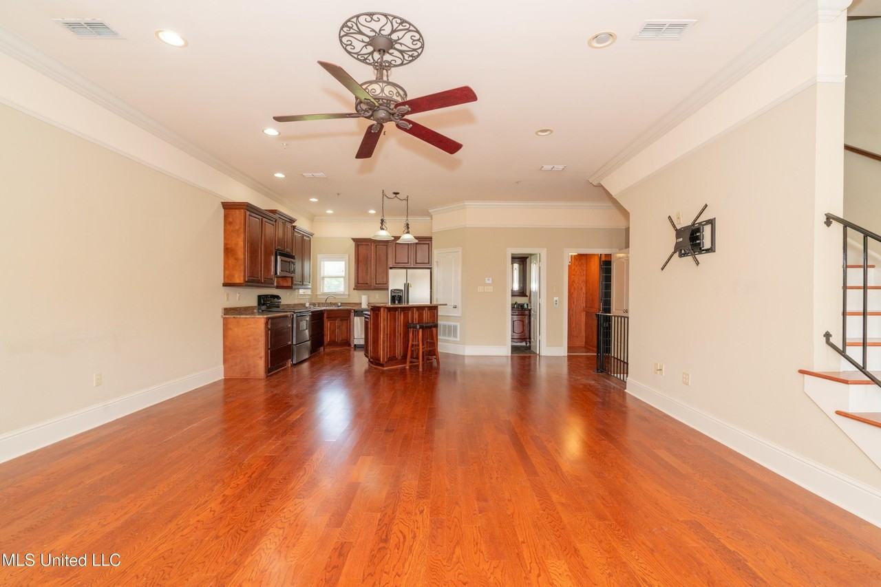 8 Oak Alley Ln - Photo 5 of 23