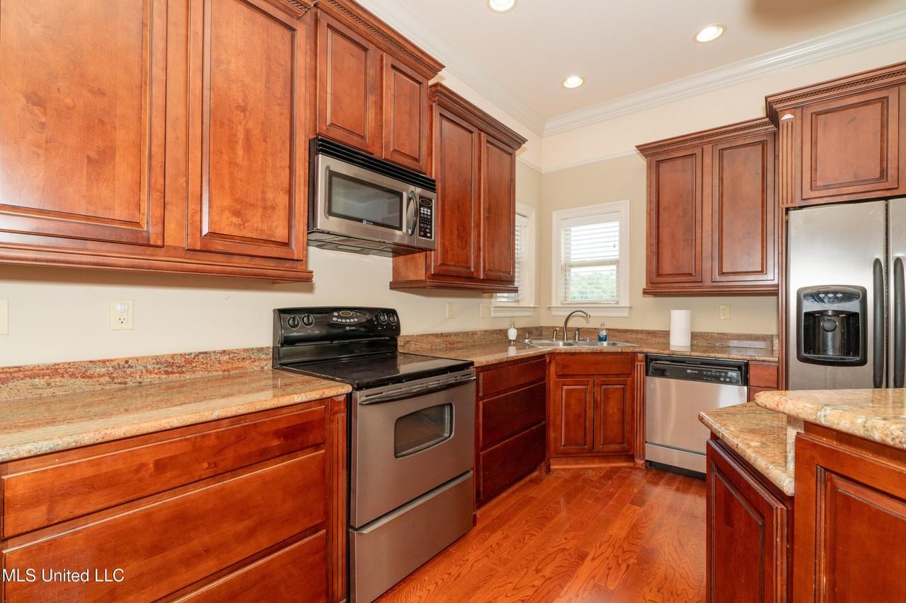 8 Oak Alley Ln - Photo 7 of 23