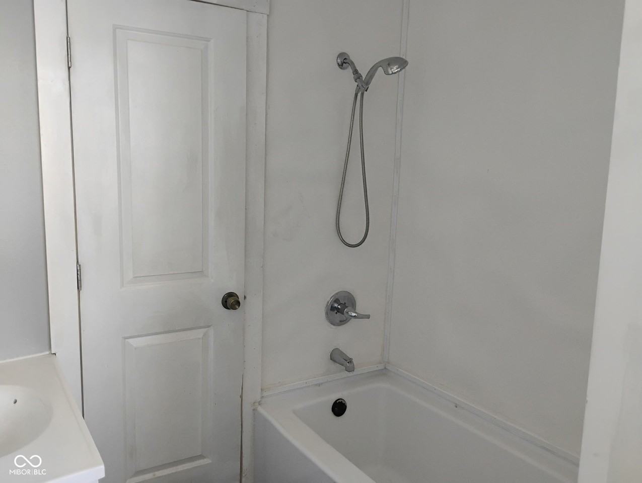 316 E Franklin St #3 - Photo 6 of 8