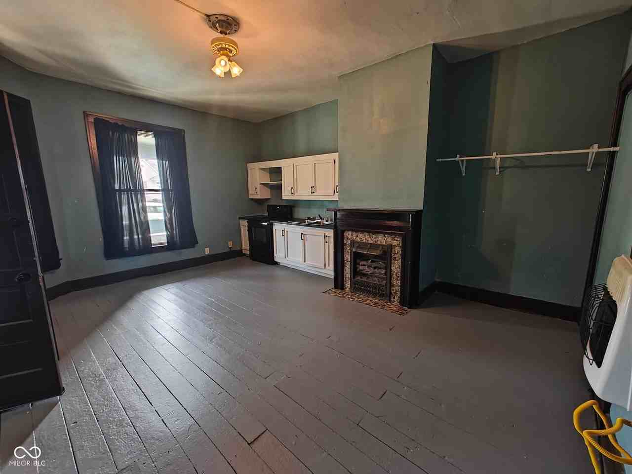 392 W Broadway St Apt 1 - Photo 2 of 9