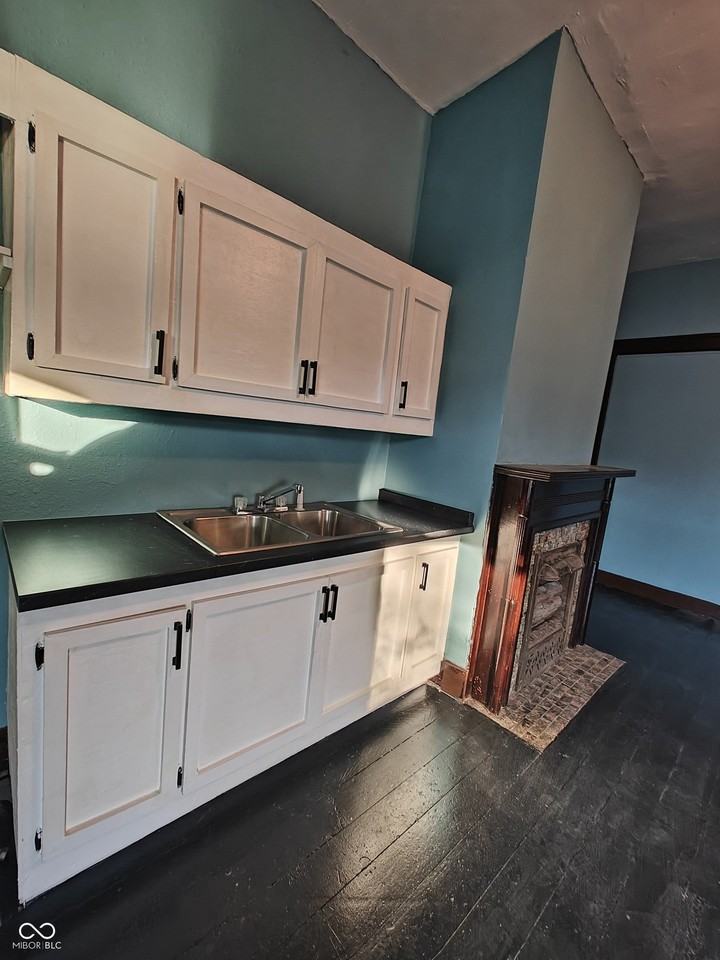 392 W Broadway St Apt 1 - Photo 3 of 9