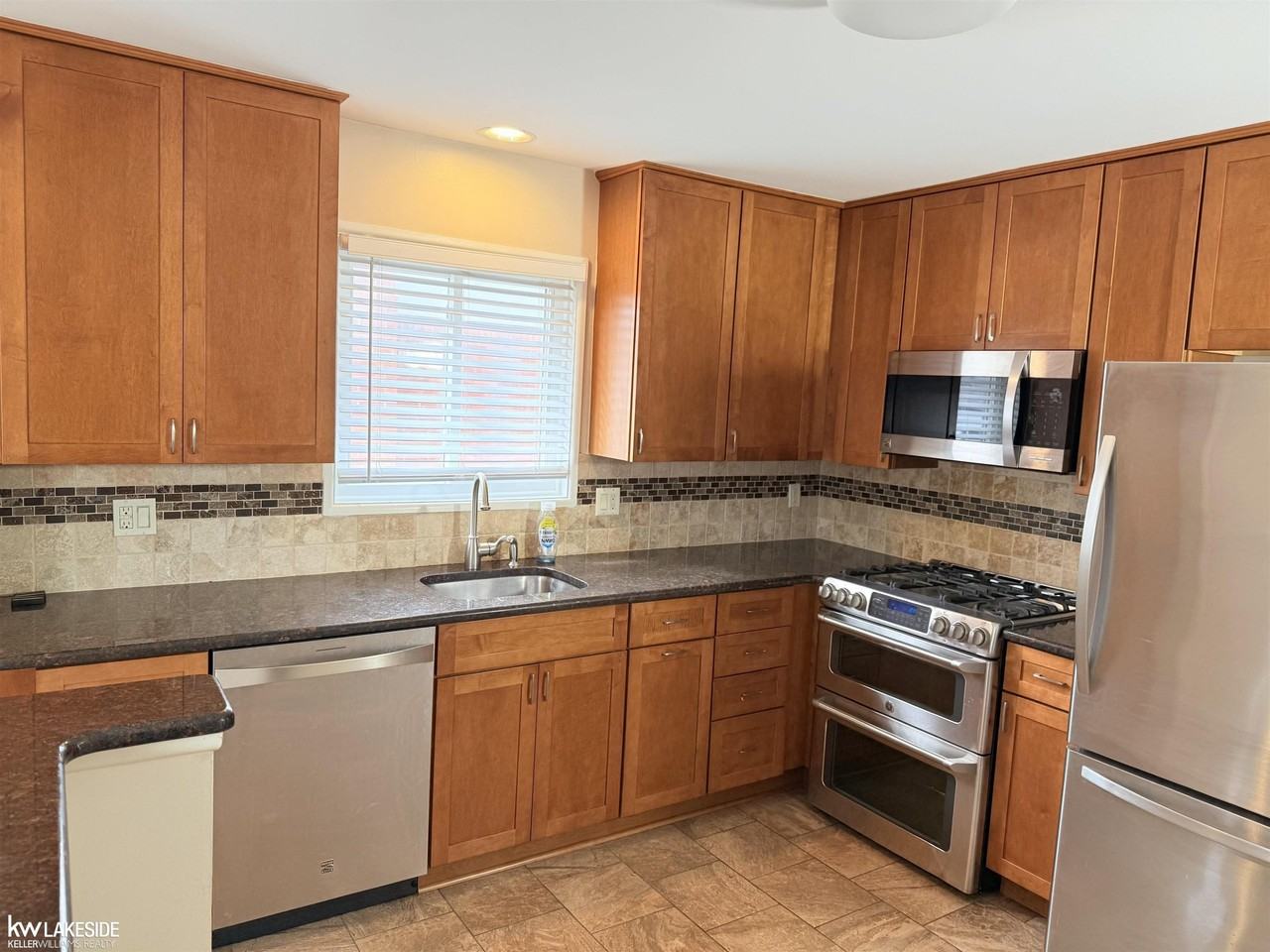 21300 Briarcliff St - Photo 5 of 20