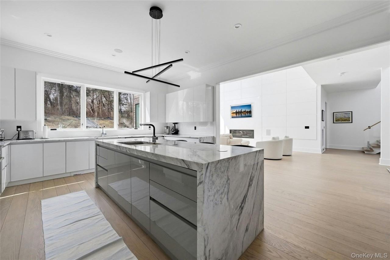 43 Smugglers Path - Photo 7 of 35