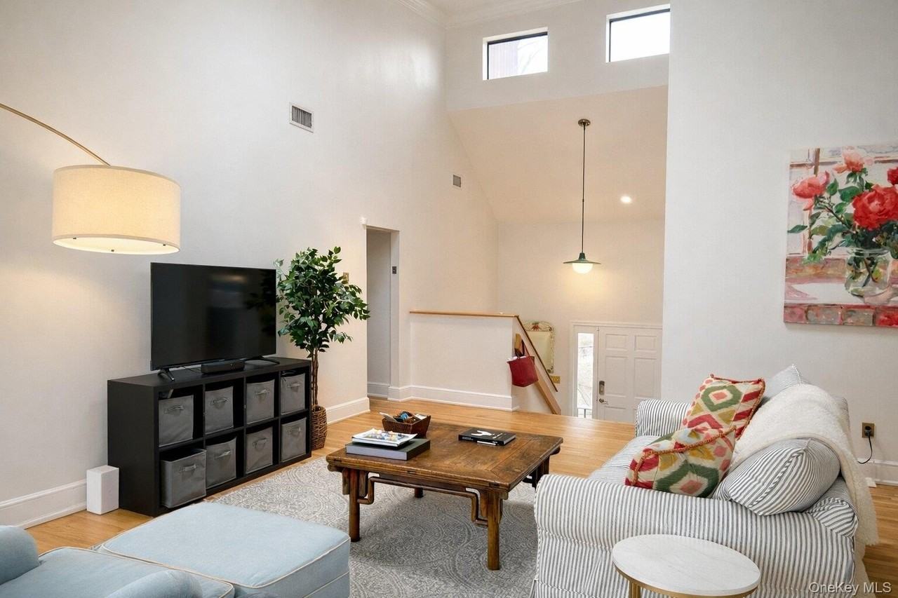 194 Westchester Ave - Photo 4 of 30