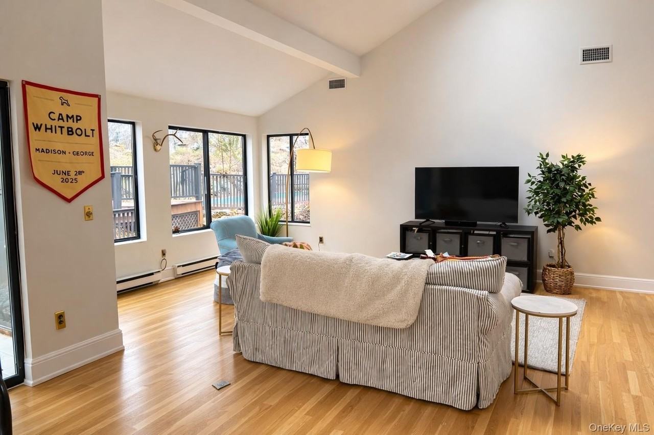 194 Westchester Ave - Photo 5 of 30