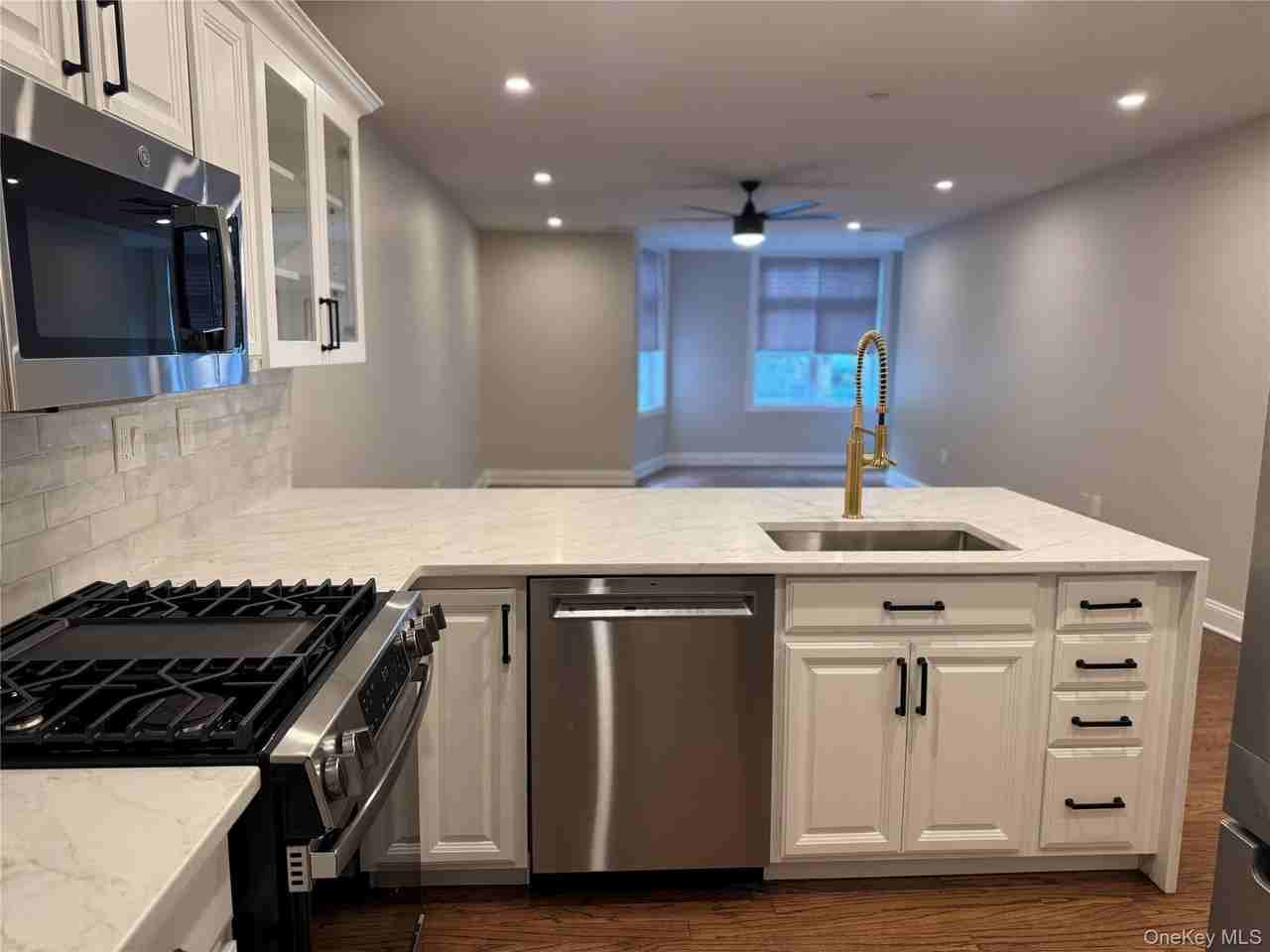 3111 Leeward Dr - Photo 2 of 12