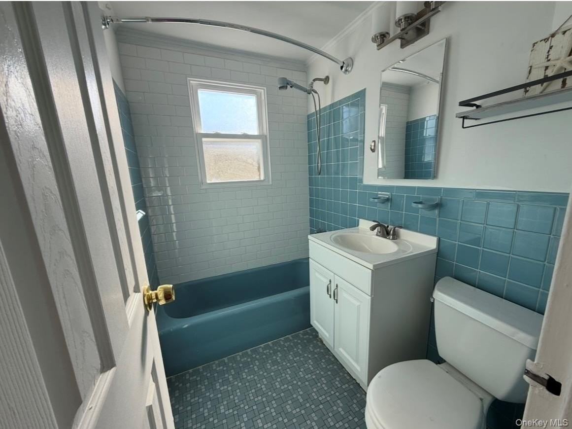 855 E Walnut St Apt 2 - Photo 6 of 8