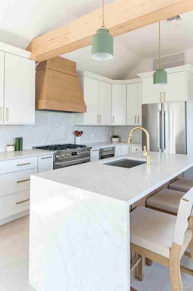 319 Wilmot Rd - Photo 4 of 46