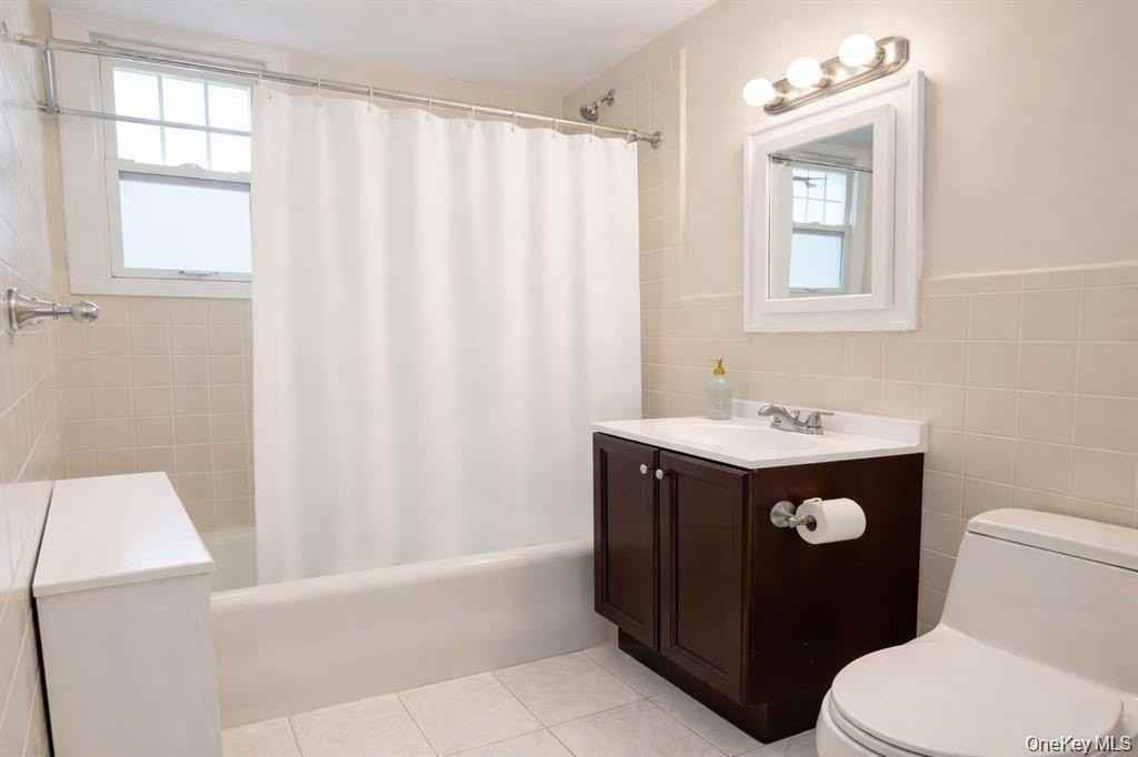 21 Harding Dr Apt 1w - Photo 5 of 6