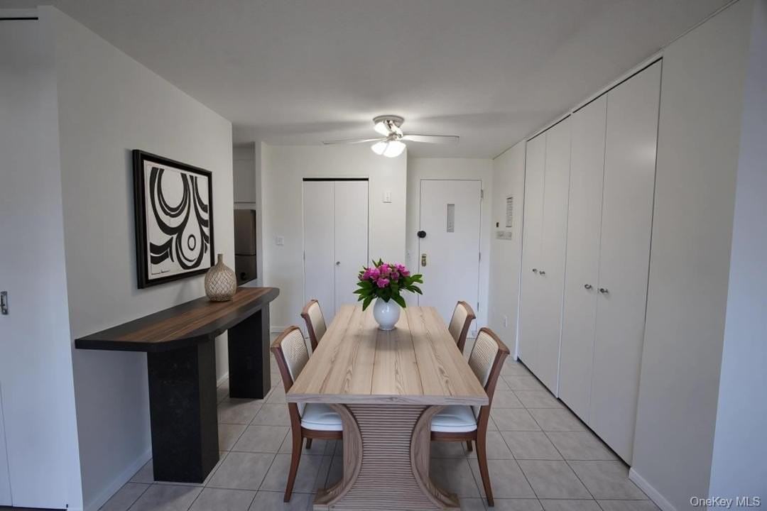 11817 Union Tpke Apt 2e - Photo 2 of 19