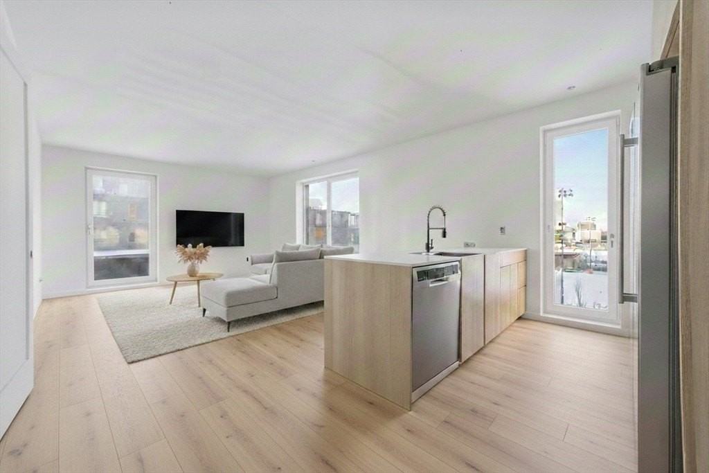 1035 Commonwealth Ave Unit 203