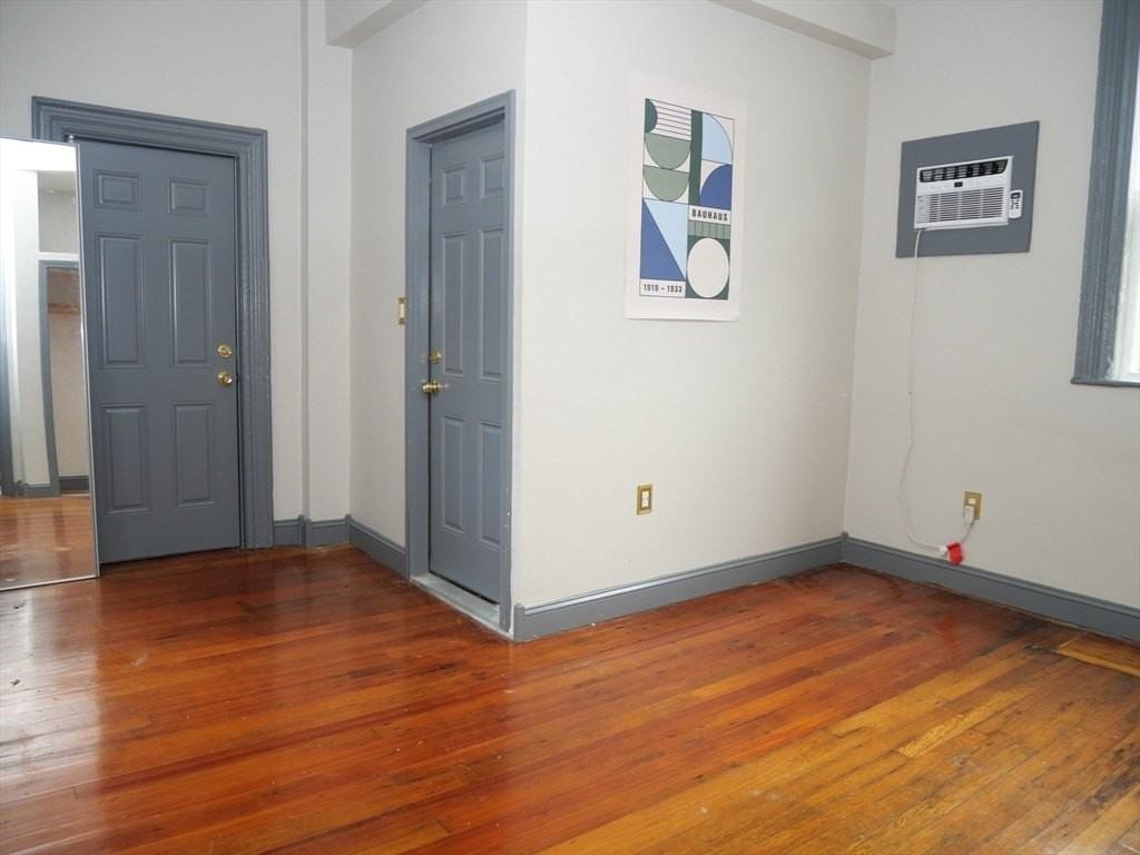 140 Trenton St Unit 2 - Photo 5 of 11