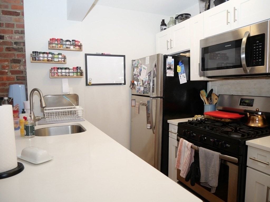 255 Paris St Apt 2 - Photo 3 of 13