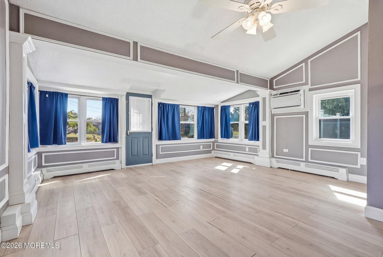 644 Ocean Ave - Photo 4 of 39