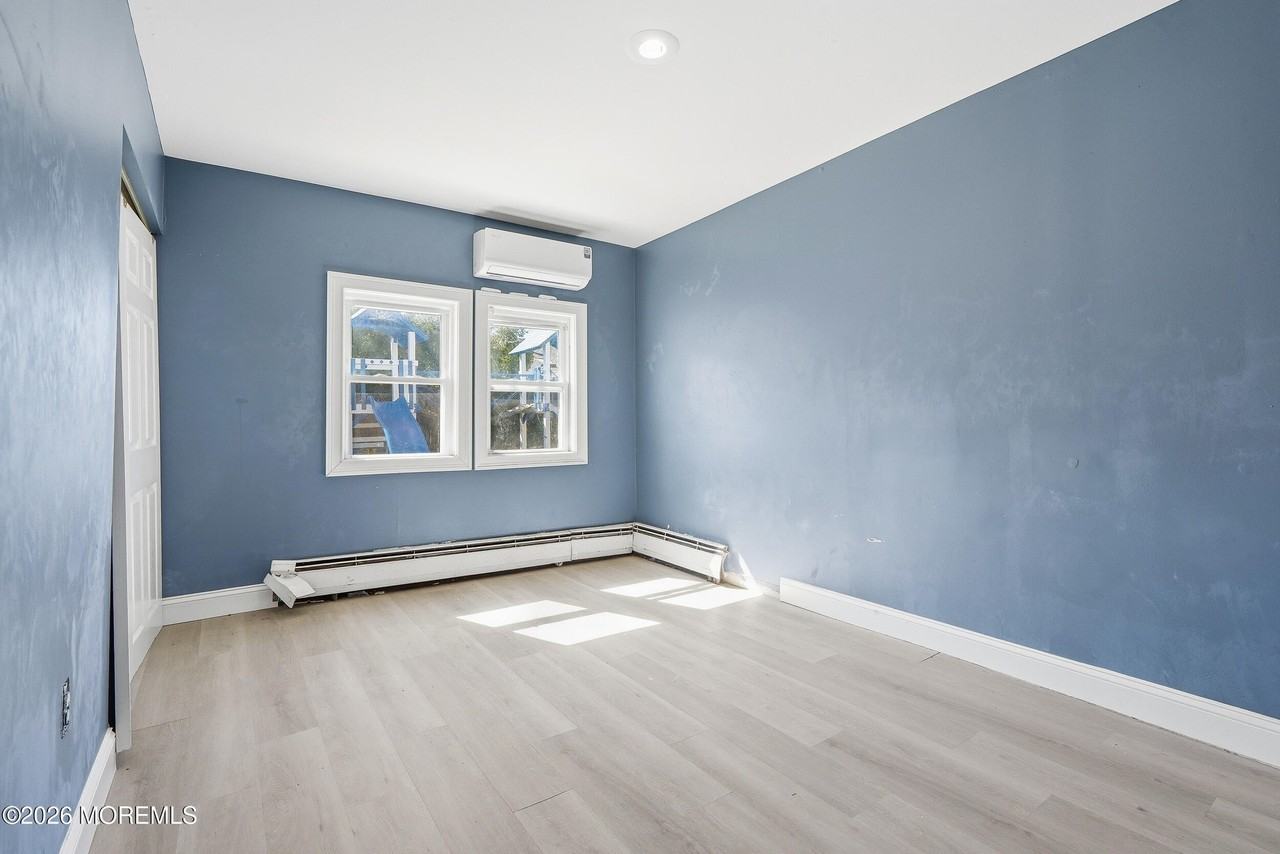 644 Ocean Ave - Photo 7 of 39