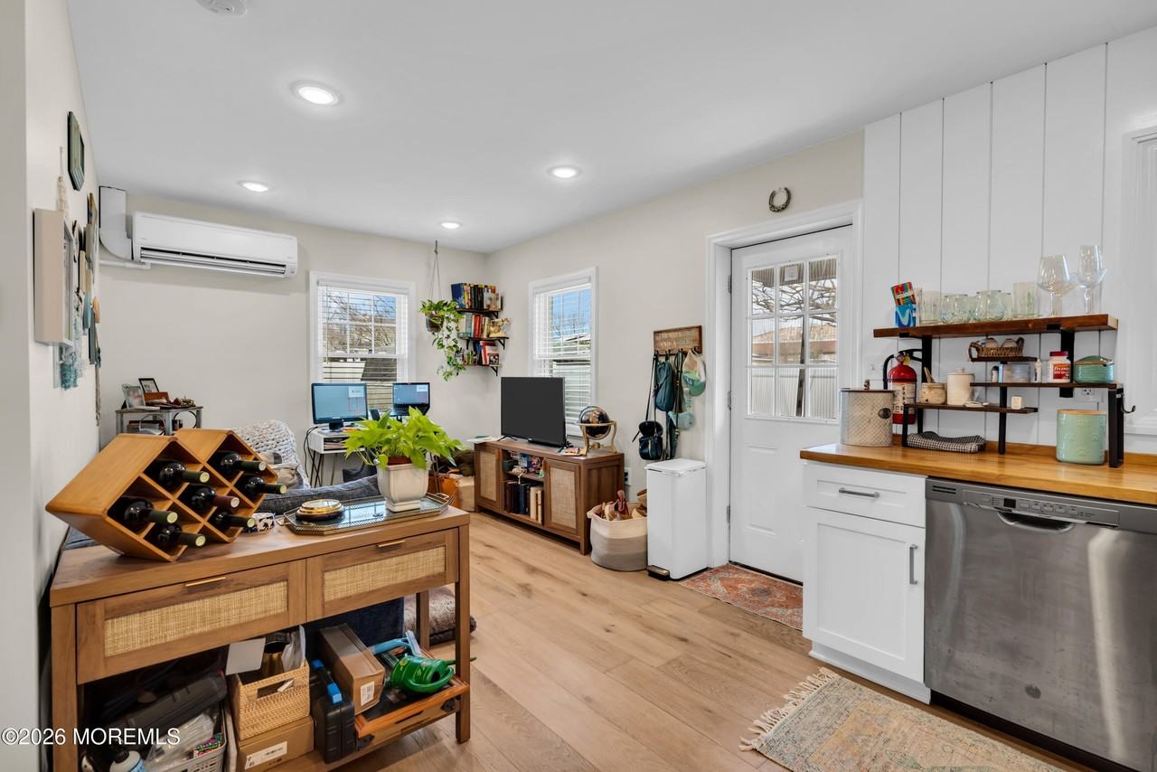 1215 Lister St Unit B - Photo 6 of 16