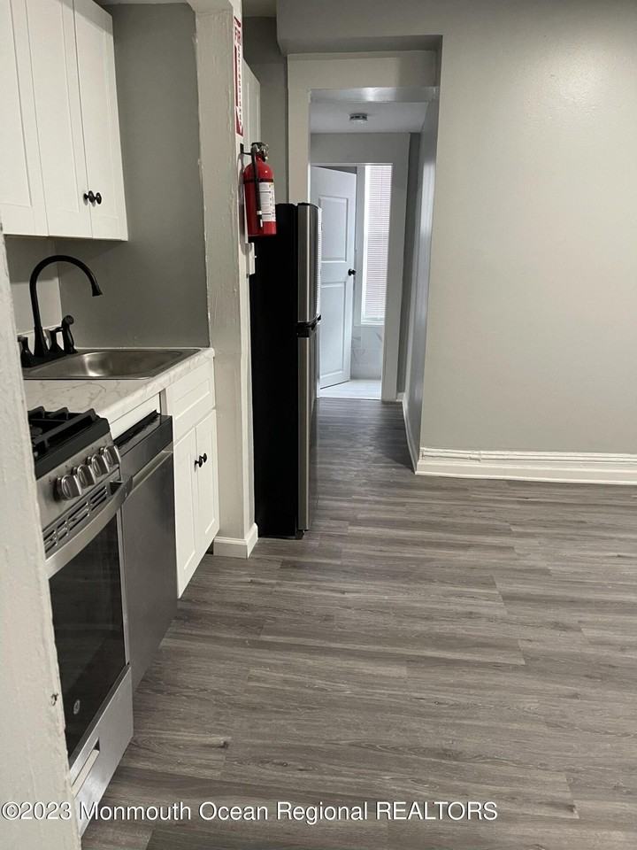 309 2nd Ave Apt 2 - Photo 2 of 11