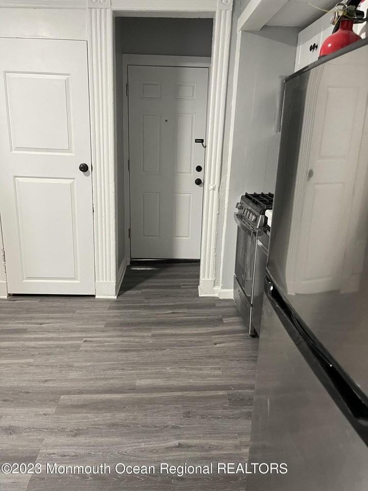 309 2nd Ave Apt 2 - Photo 6 of 11