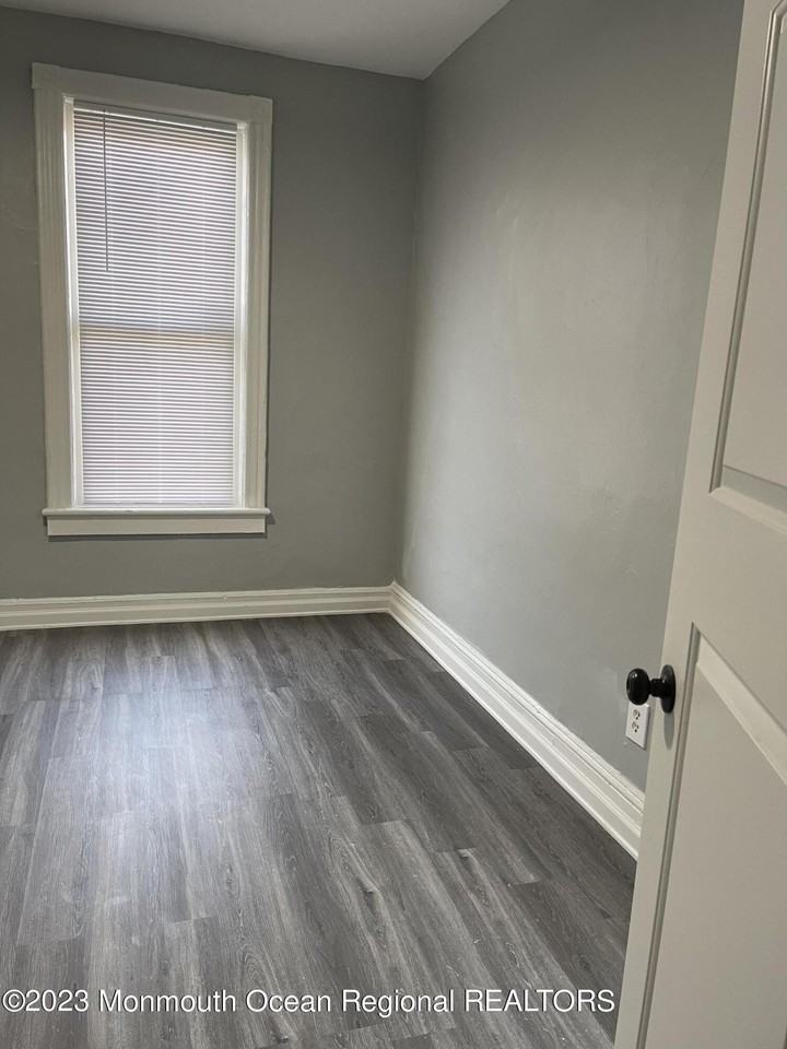 309 2nd Ave Apt 2 - Photo 7 of 11