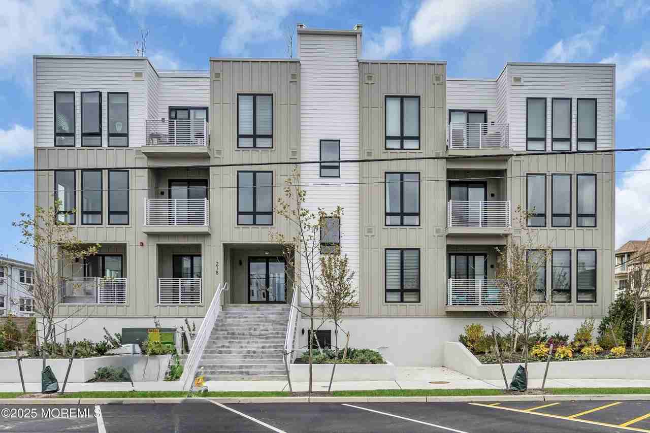 218 3rd Ave #304